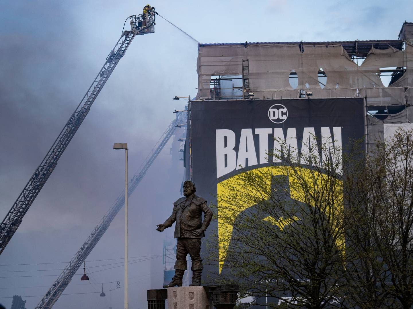 Batman-samarbejdet med Airtox fik omfattende eksponering, da Børsen brændte den 16. april. | Photo: Martin Sylvest/Ritzau Scanpix