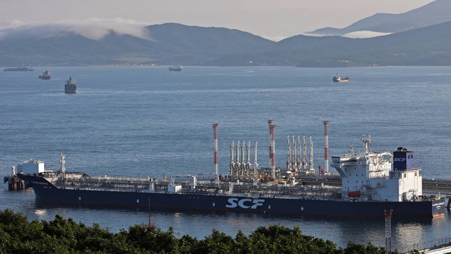 Et kinesisk tankskip ligger for anker ved oljeterminalen Kozmino i Nakhodka i Russland. | Foto: Tatiana Meel/Reuters/Ritzau Scanpix