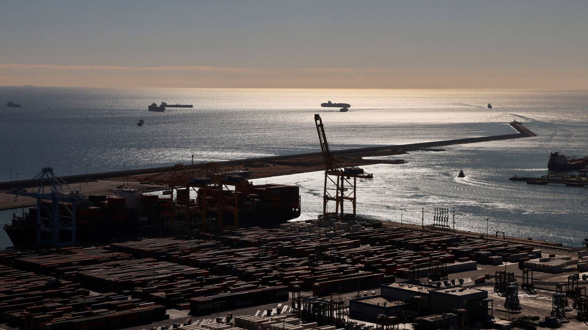 Barcelonas havn har i øjeblikket så meget overbelægning, at Mærsk for nyligt advarede sine kunder, om at "yard desity" var steget i havnen. | Foto: Nacho Doce/Reuters/Ritzau Scanpix