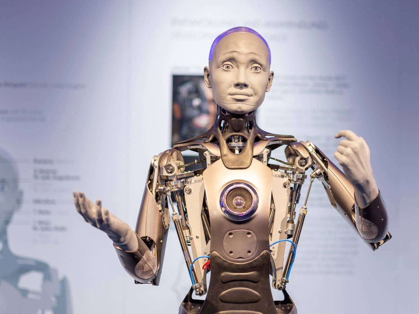 Denne menneskelige robot (humanoid) blev i i 2022 præsenteret for offentligheden på Deutsches Museum i Nürnberg (fremtidsmuseum). Om ikke så frygteligt mange år forudser eksperter, at de humanoide robotter er klar til at overtage stort set alle job. Arkivfoto: Daniel Karmann/AP/Ritzau Scanpix
