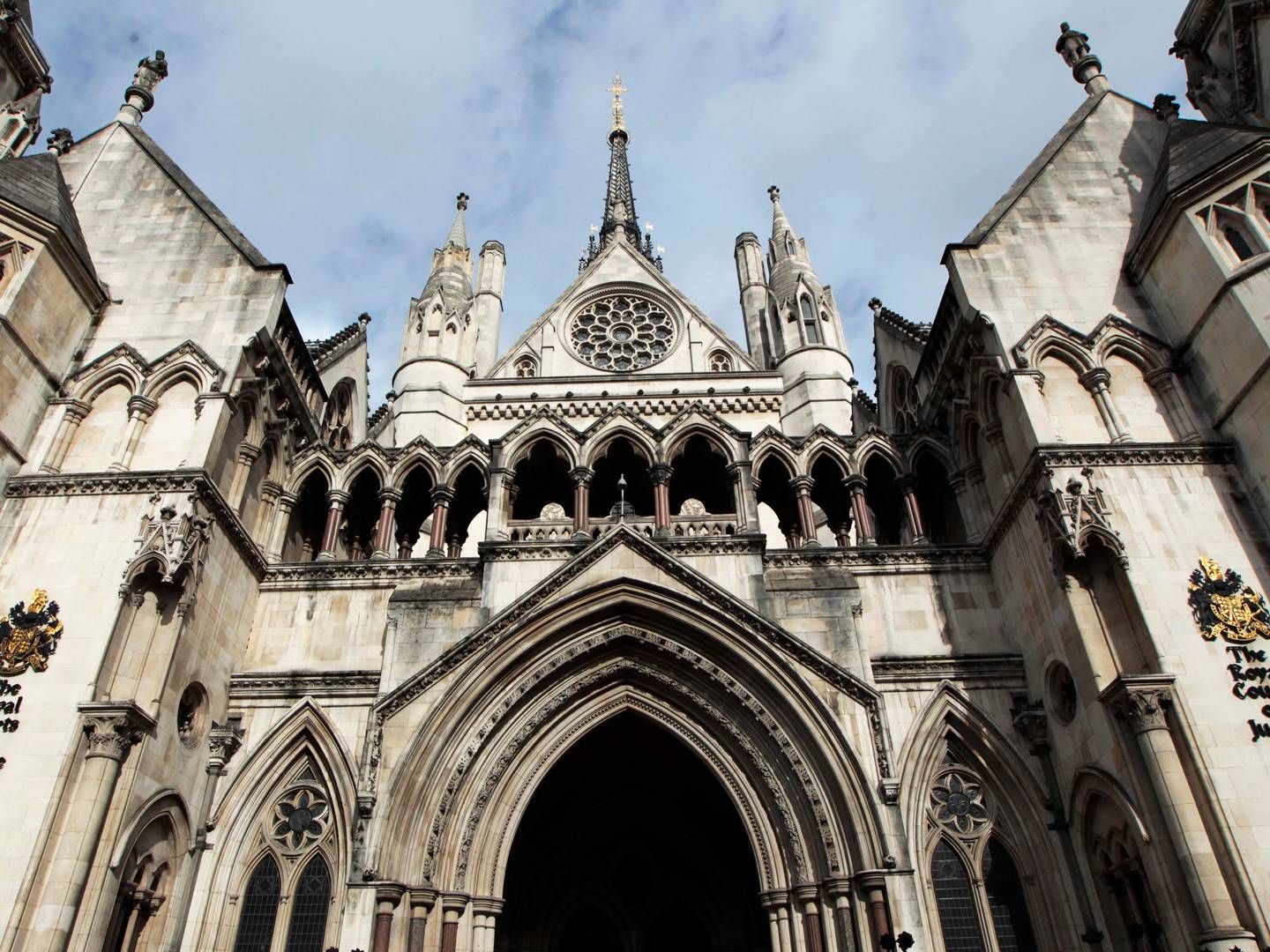 I RETTEN: Moderna, Biontech og Pfizer skal møtes i den britiske høyesteretten, High Court i London.