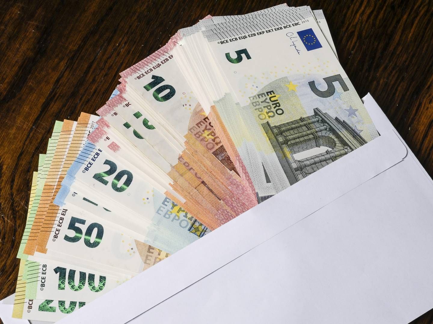 Geschäfte unbegrenzt mit Bargeld abzuwickeln, gehört in Deutschland bald der Vergangenheit an. | Foto: picture alliance / Schoening | Schoening