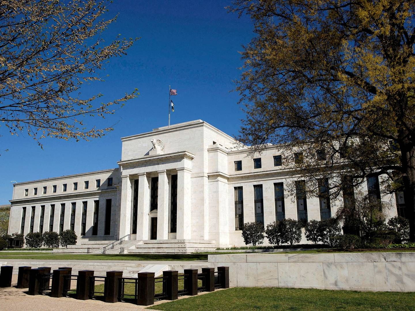 På et rentemøde i marts besluttede USA's centralbank at holde renten i ro i intervallet 5,25-5,50. Dermed har Fed ikke ændret renten i mere end et halvt år. (Arkivfoto) | Foto: Joshua Roberts