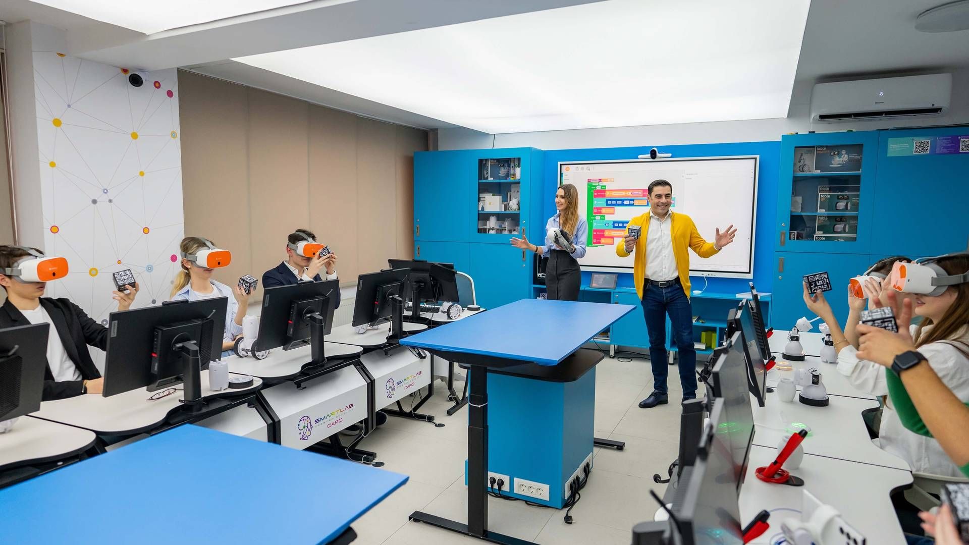 Smartlab er Shape Robotics digitale klasseværelser, som der skal leveres 900 af til rumænske skoler i 2024. | Foto: PR/Shape Robotics