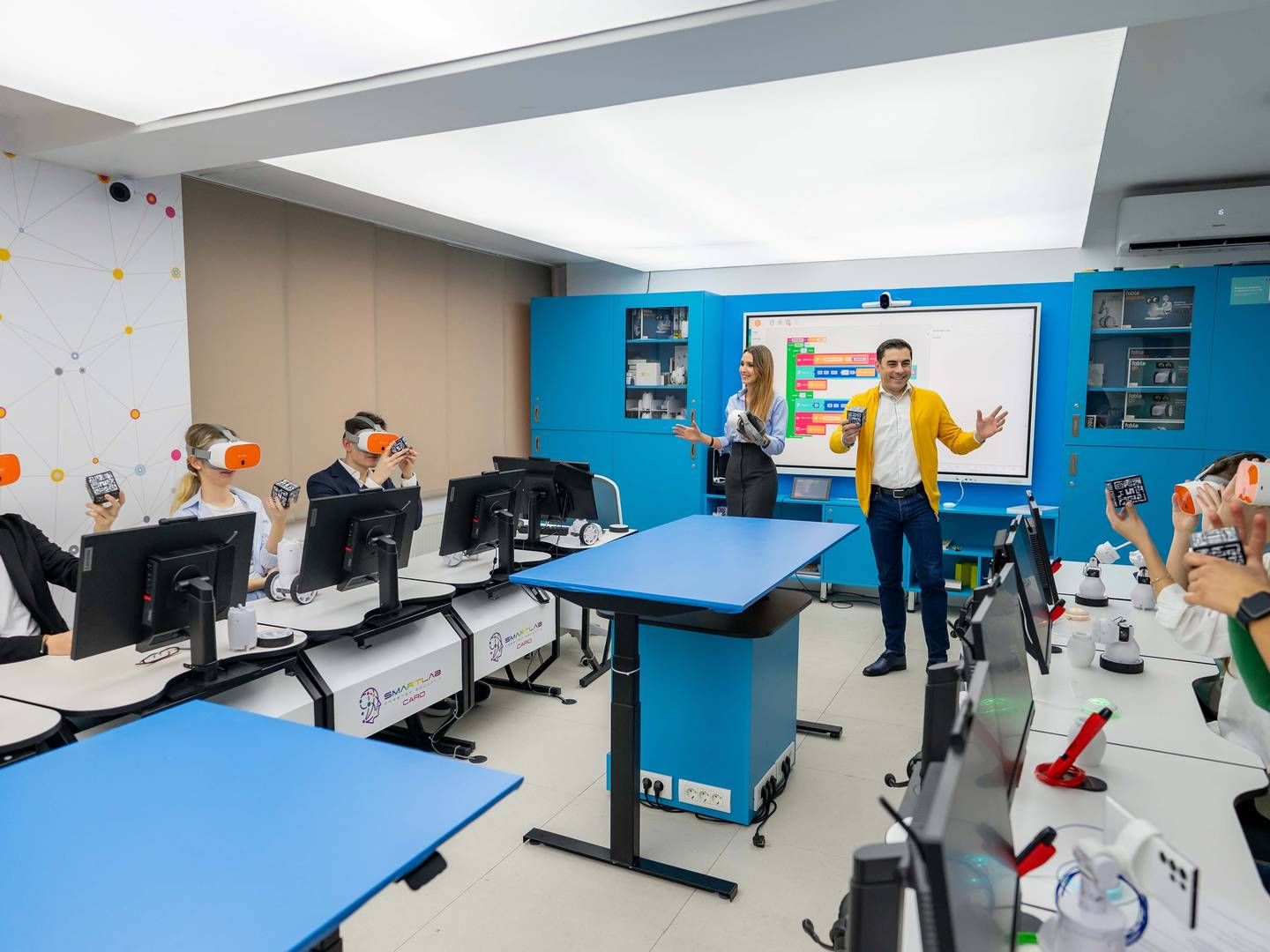 Smartlab er Shape Robotics digitale klasseværelser, som der skal leveres 900 af til rumænske skoler i 2024. | Foto: PR/Shape Robotics