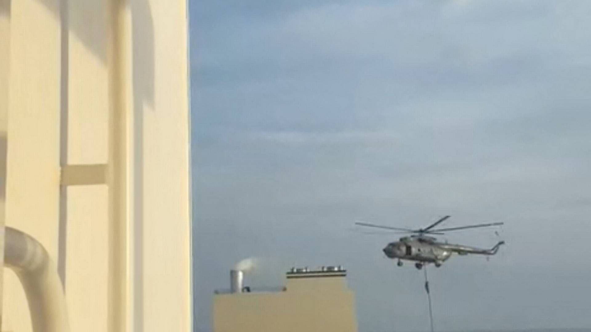 The seizure of the MSC Aries was accompanied by a helicopter from Iran's Revolutionary Guard Special Forces. | Photo: Video Obtained By Reuters/Reuters/Ritzau Scanpix