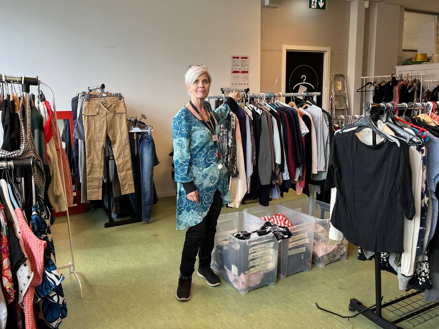 Dorthe Hornhaver i Bixen som giver donationer gratis videre til flygtninge. "Det er først og fremmest tøj til børn og voksne, elektronik, ting til boligen, bøger, personlig pleje, håndklæder og sengelinned." | Photo: Privat