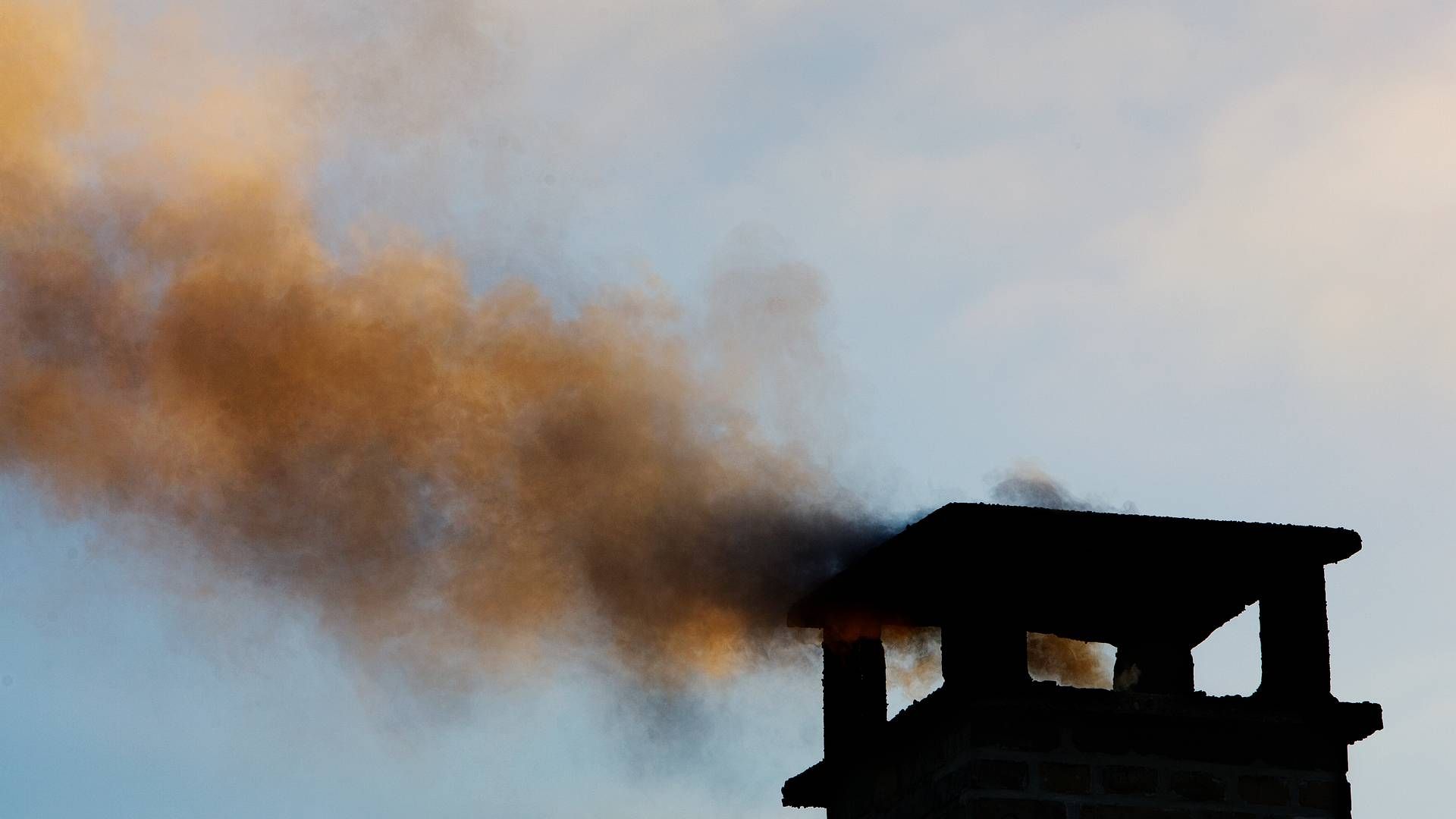 En ny bekendtgørelse fra Miljøstyrelsen tilsiger, at ældre brændeovne kan kræves fjernet, hvis boligen ligger et sted med kollektiv varmeforsyning. | Foto: Thomas Borberg