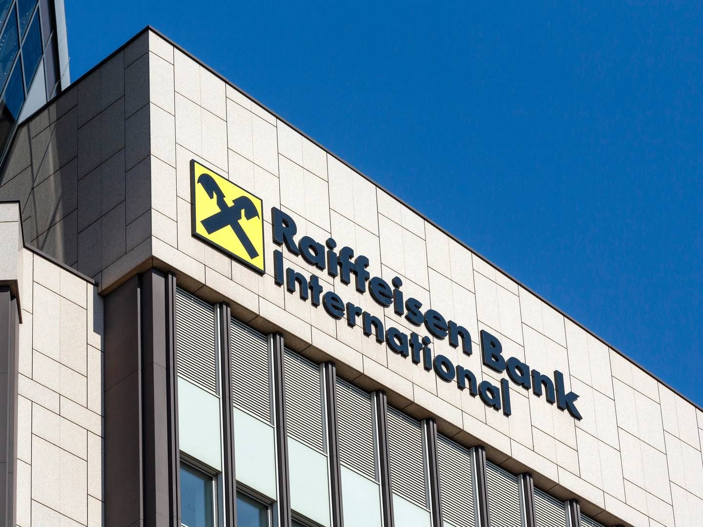 Die Zentrale der "Raiffeisen Bank International" in Wien. | Foto: picture alliance / CHROMORANGE | Weingartner-Foto