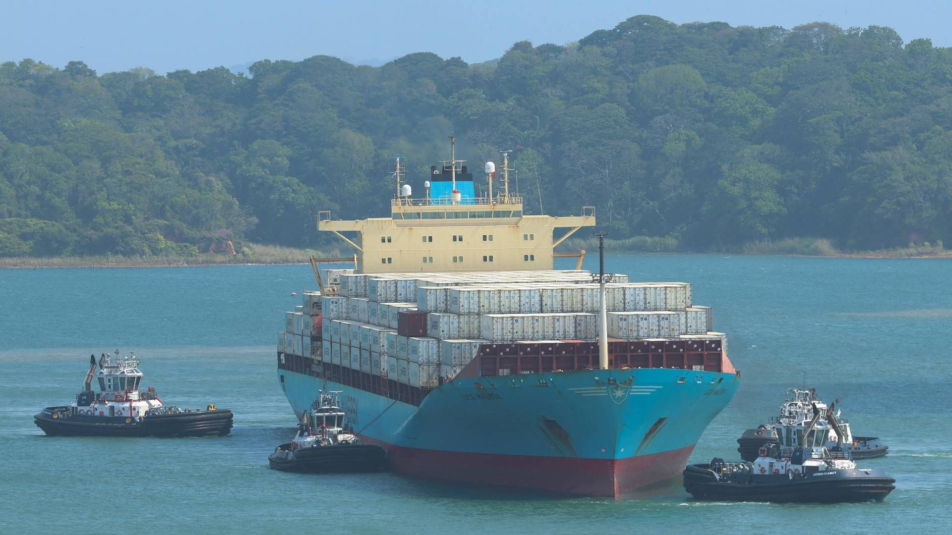 Et Mærsk-skib i Panamakanalen. | Foto: Aris Martinez/Reuters/Ritzau Scanpix