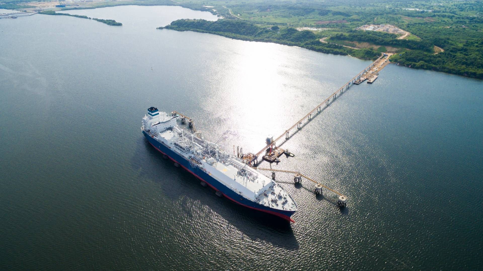 Höegh LNG chartrer FSRU’er ud til energiselskaber, og efterspørgslen efter de flydende terminaler har været stigende i de seneste år blandt andet som følge af Ruslands invasion af Ukraine, der har begrænset Europas import af naturgas fra Rusland markant. | Foto: Höegh LNG