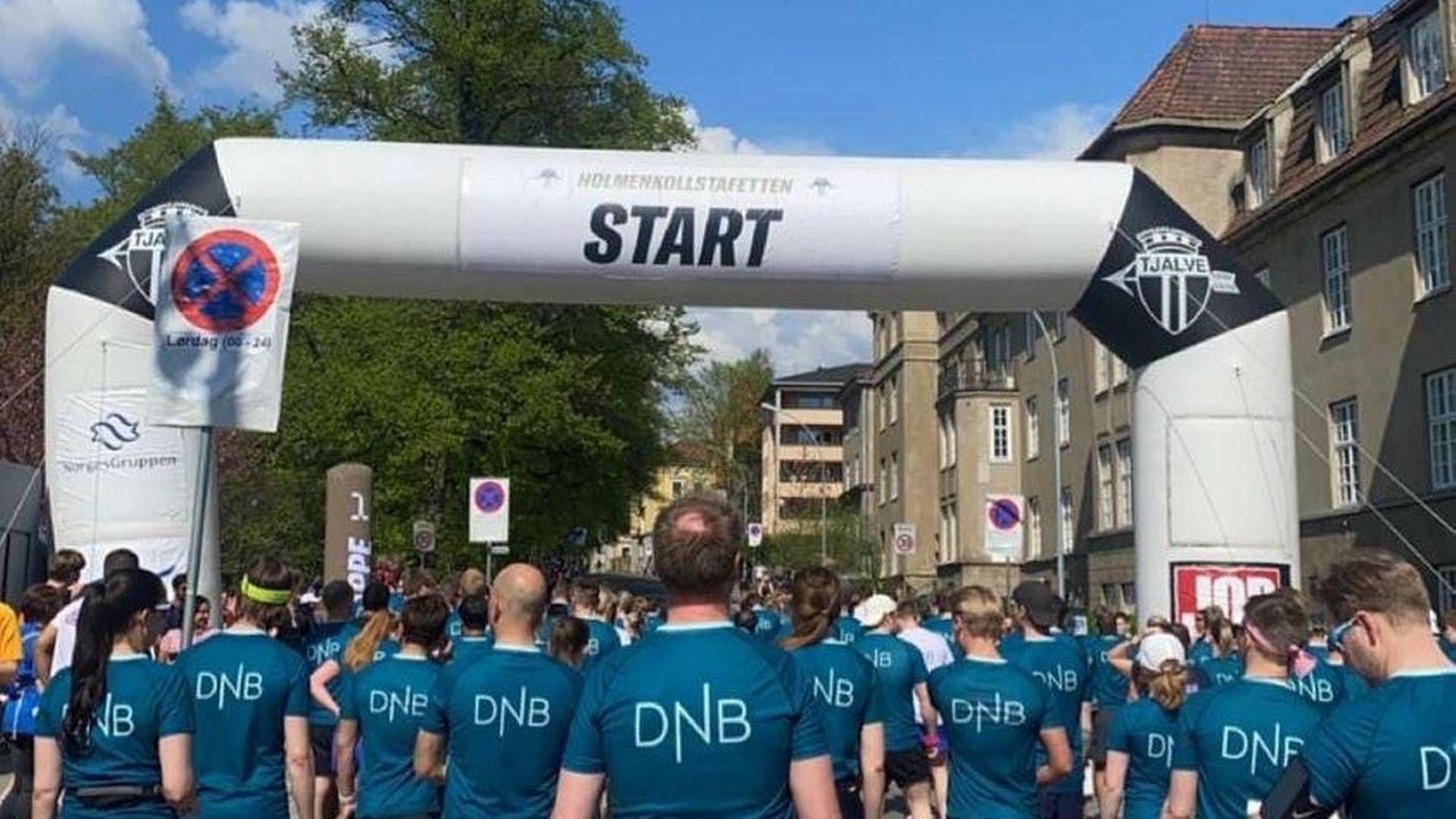 PÅ STARTSTREKEN: I fjor stilte DNB med 125 lag på Holmenkollstafetten. I året løper enda flere DNB-ansatte i stafetten. | Foto: DNB