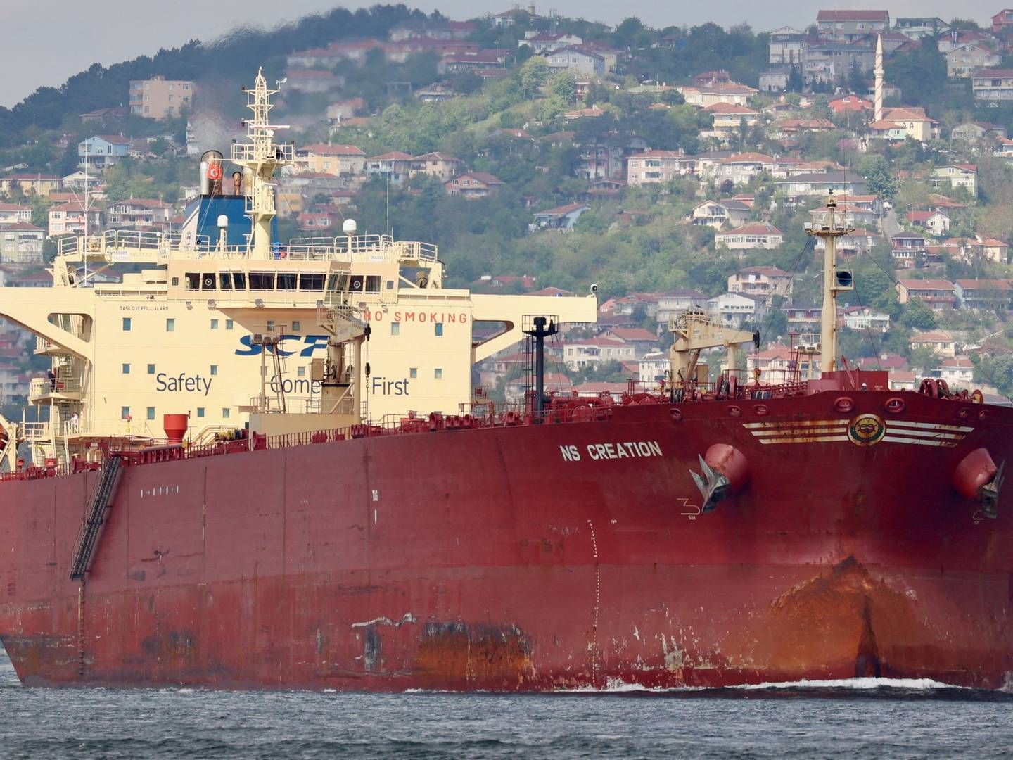 Russian tanker passing Istanbul. | Foto: Yoruk Isik/Reuters/Ritzau Scanpix
