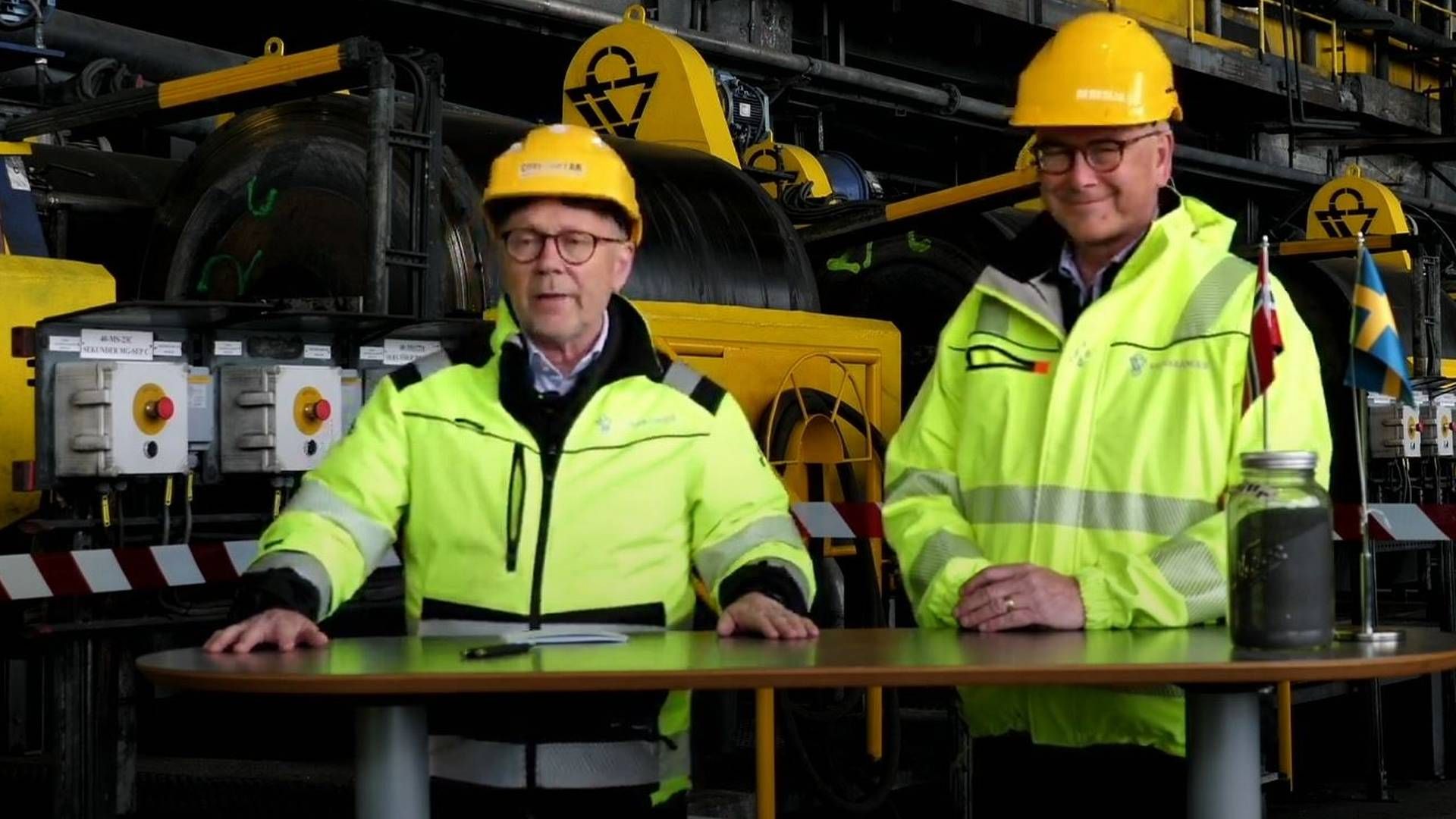 John Arne Markussen og en smilende fornøyd Christer Lindqvist (til høyre), administrerende direktør i Grangex. | Foto: Skjermbilde fra pressekonferanse.