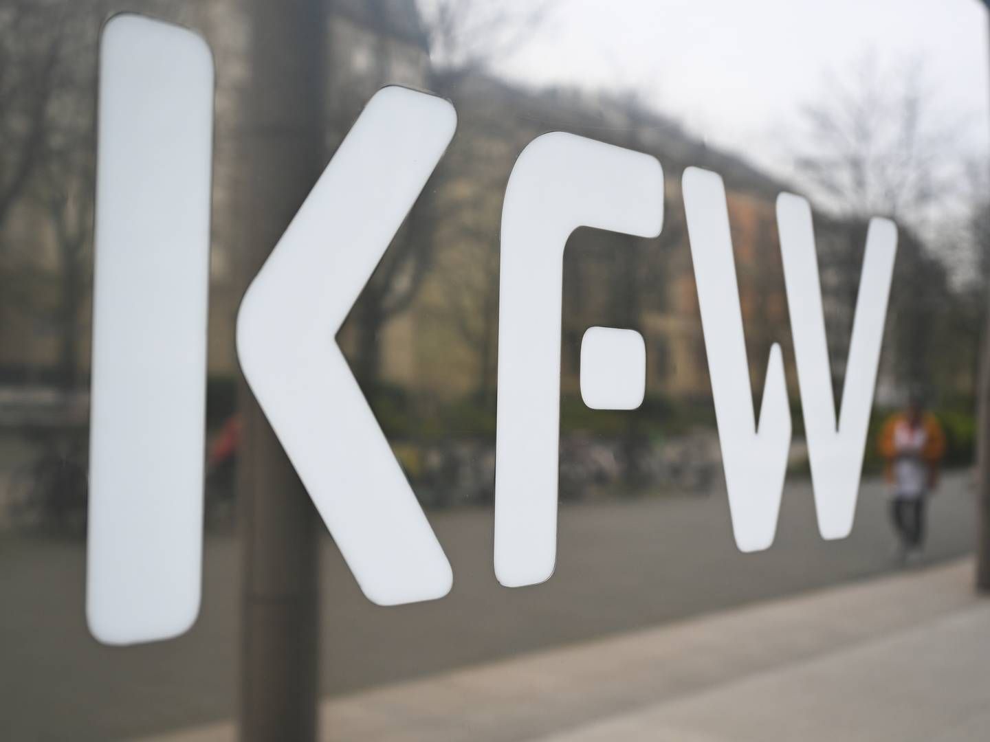 KfW-Schriftzug am Unternehmenssitz | Foto: picture alliance/dpa | Arne Dedert