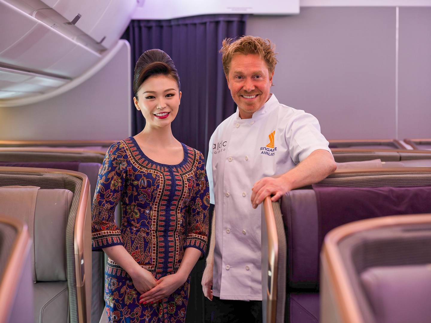 Køkkenchef Søren Selin (th.) har sammen med kokke fra restauranten AOC lavet flymad i form af en forret og en hovedret, der skal serveres hos Singapore Airlines. | Foto: Pr/ Singapore Airlines