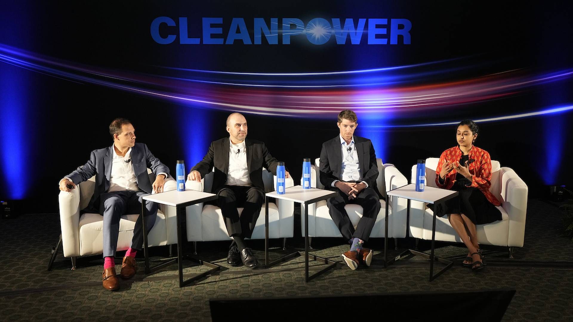 Fra højre mod venstre var analytikerne fra BNEF, Tara Naryanan, S&P, Sam Huntington, og Woodmac, Aaron Barr, enige om, at det ser uhyre lyst ud for sol og batterier i USA. | Foto: American Clean Power