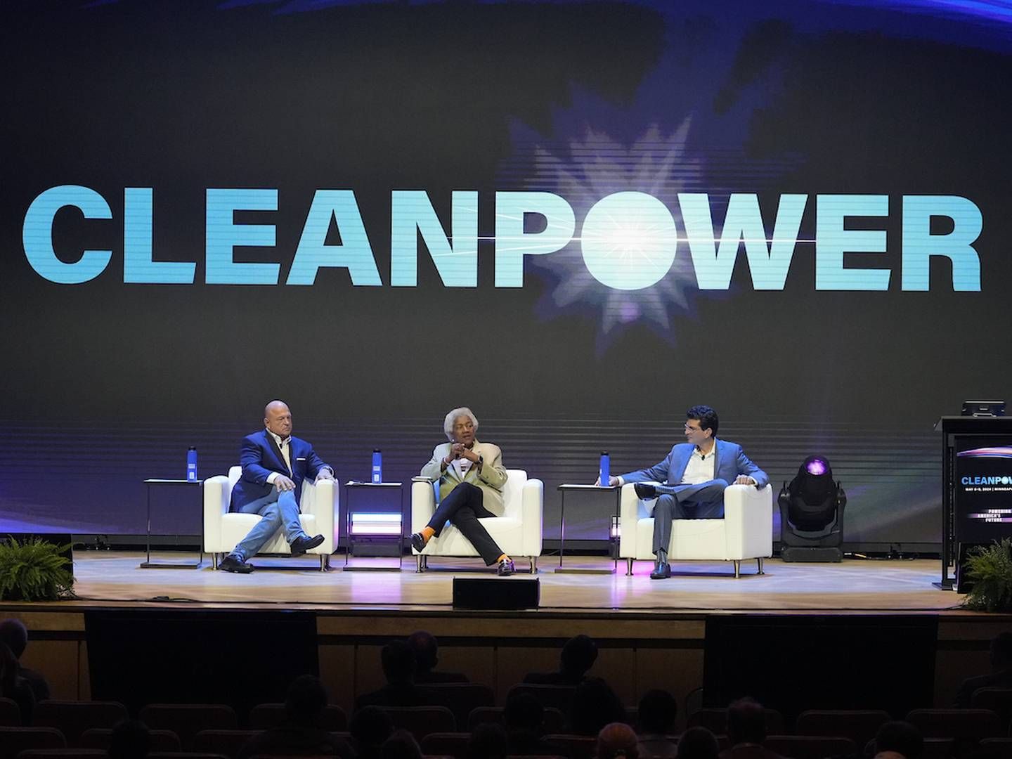 The opening debate at the Cleanpower 2024 conference, featuring former DNC chair Donna Brazile and former Trump advisor David Urban. | Photo: American Clean Power