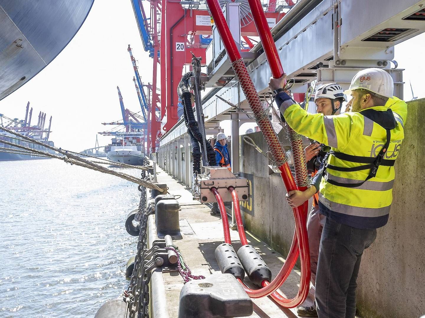 Containerskibet Vasco de Gama fra rederiet CMA CGM fik mandag som det første containerskib landstrøm fra havnen i Hamborg. | Foto: Port of Hamburg.