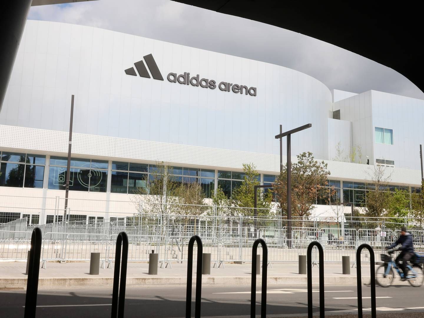 Adidas gjør styreendringer i Norge. Her utenfor nye Adidas Arena i Paris, som har blir bygget for sommer-OL i 2024. | Foto: Thomas Padilla / AP