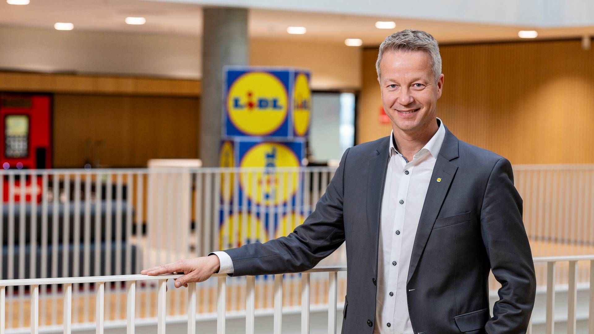 Med danske medarbejdere rundt omkring sig har det været vigtigt for Hauke Daene at lære dansk hurtigst muligt. "For hvis du kun snakker dansk, er du virkelig accepteret," fortæller han. | Foto: Lidl Danmark Pr-foto