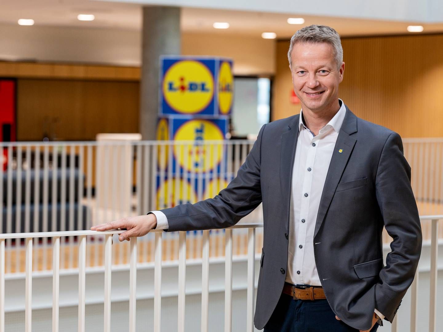 Med danske medarbejdere rundt omkring sig har det været vigtigt for Hauke Daene at lære dansk hurtigst muligt. "For hvis du kun snakker dansk, er du virkelig accepteret," fortæller han. | Foto: Lidl Danmark Pr-foto