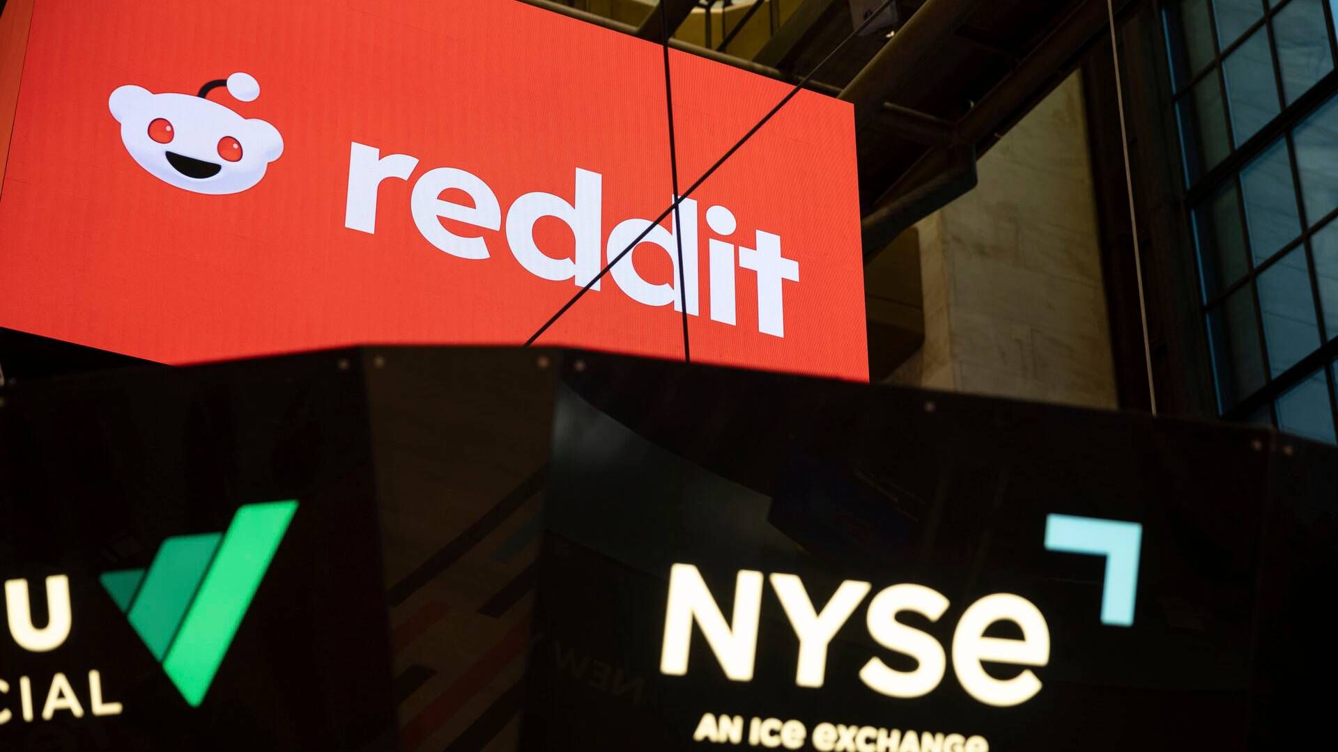 Reddit blev børsnoteret på New York Stock Exchange i marts - her ses adm. direktør Steve Huffman (midten) i den anledning. | Foto: Yuki Iwamura/AP/Ritzau Scanpix