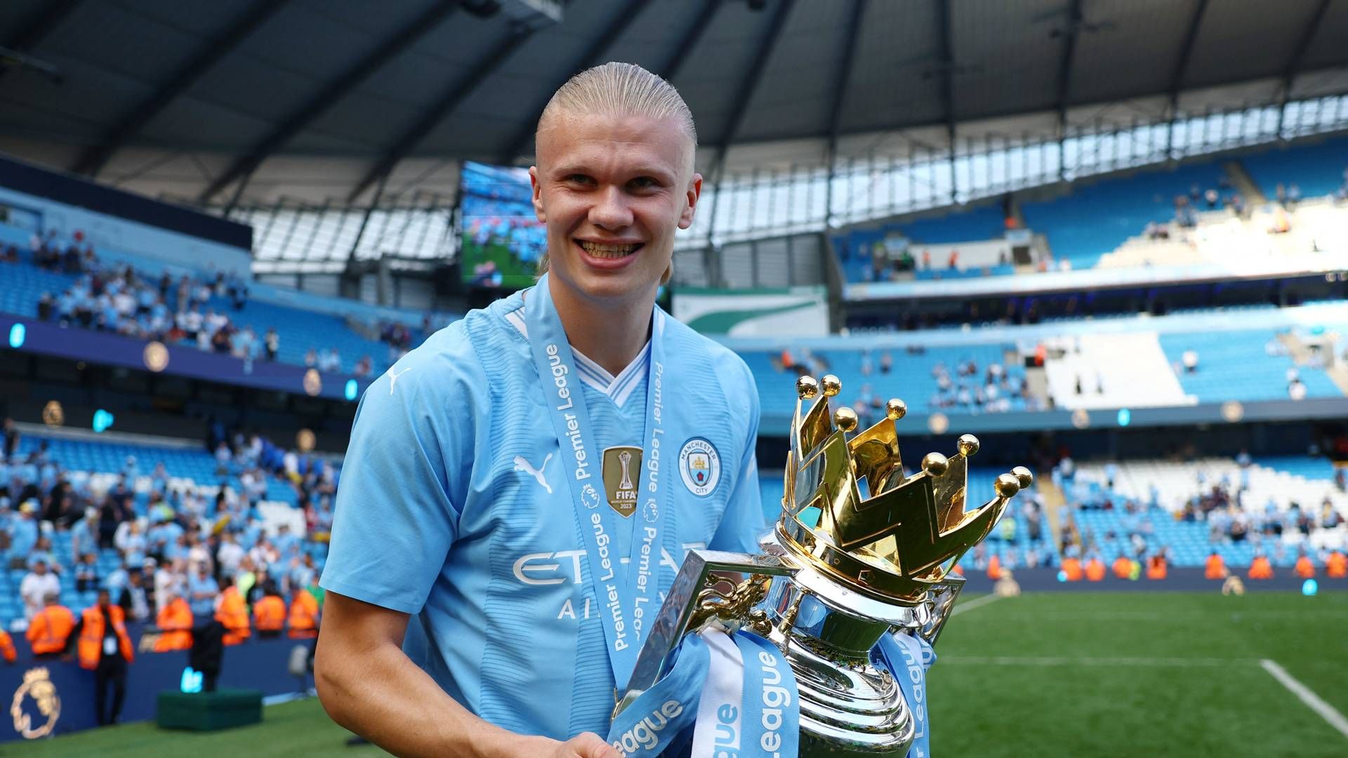 Erling Braut Haaland with the trophy after winning the Premier League on May 19. | Photo: Molly Darlington/Reuters/Ritzau Scanpix