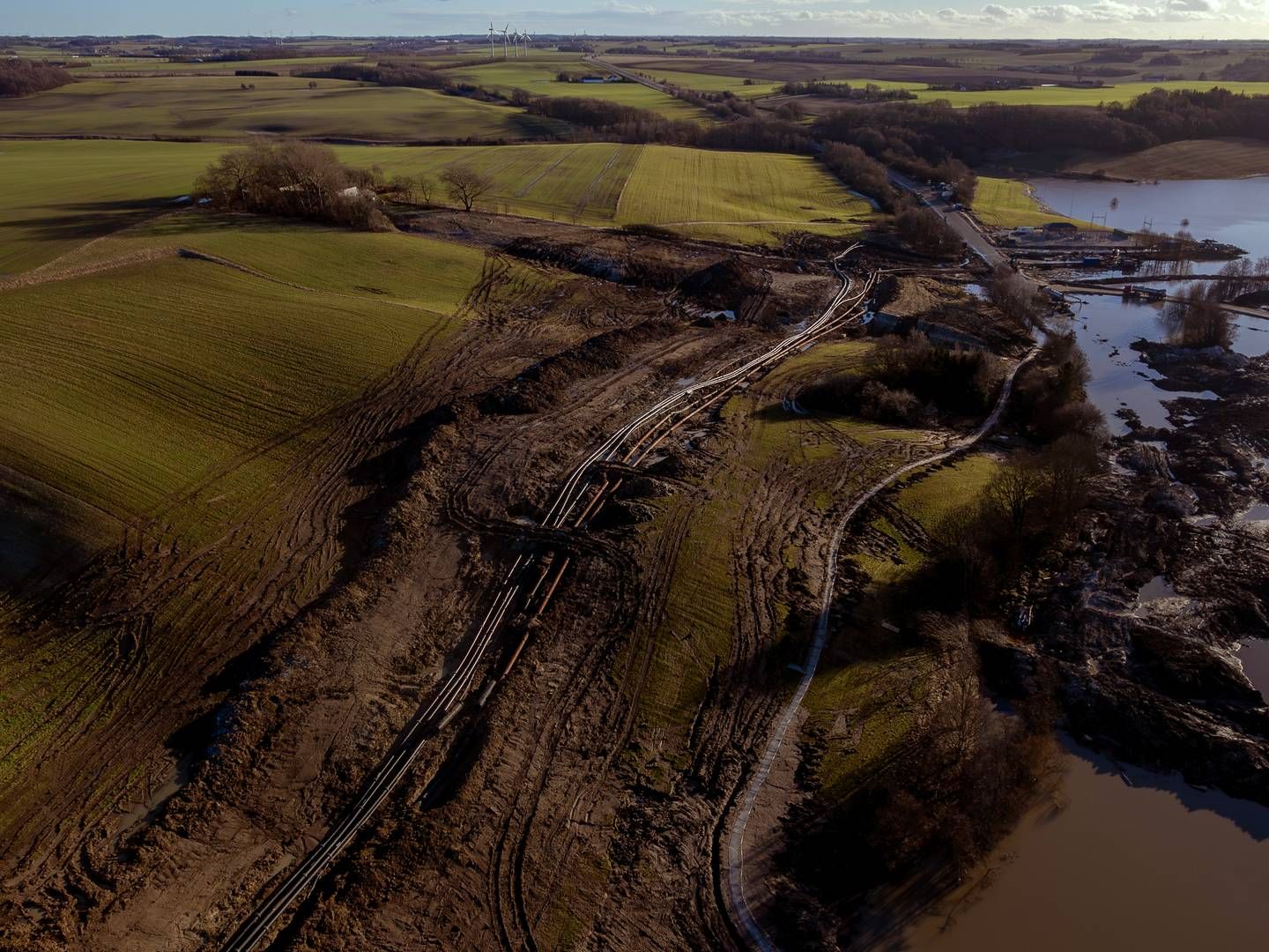 Kammeradvokaten fik i januar til opgave at undersøge, om andre virksomheder end Nordic Waste kan stilles til ansvar for den miljøskade, jordskreddet har medført. | Foto: Benny Kjølhede