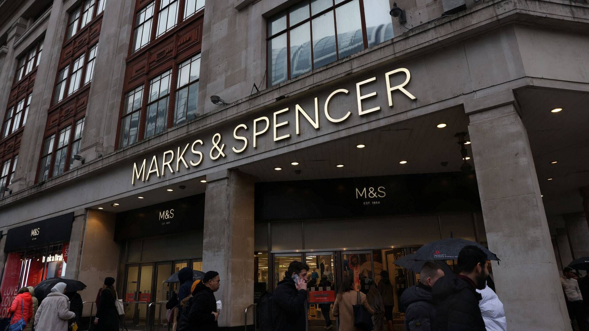 Britiske Marks & Spencer har rødder tilbage til 1886 og driver ifølge selskabet 434 butikker samt onlinehandel i en række lande. | Foto: Hollie Adams/Reuters/Ritzau Scanpix