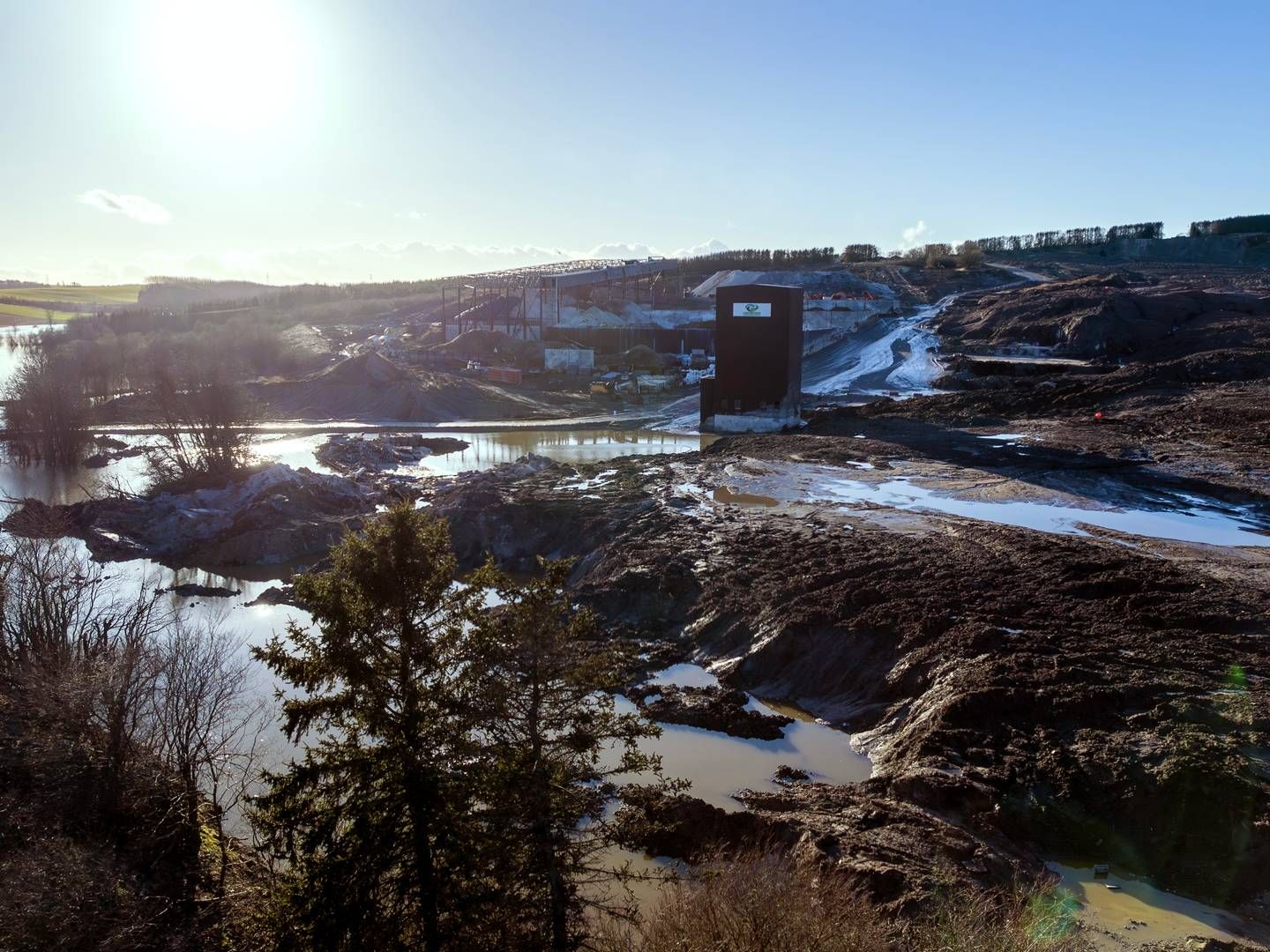 Nordic Waste gik konkurs 22. januar i år, efter at et jordskred på den ejendom ved Randers, hvor selskabet drev sin forretning fra, truede med at begrave den nærliggende landsby Ølst og ødelægge dyrelivet i Alling Å. | Foto: Benny Kjølhede