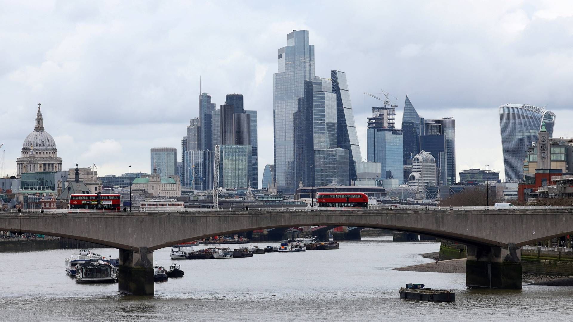 Lønforhøjelserne signalerer ifølge Financial Times en fornyet kamp om unge talenter mellem de førende britiske advokatfirmaer og deres velpolstrede amerikanske konkurrenter, der har styrket deres tilstedeværelse i London de seneste år. | Foto: Toby Melville/Reuters/Ritzau Scanpix