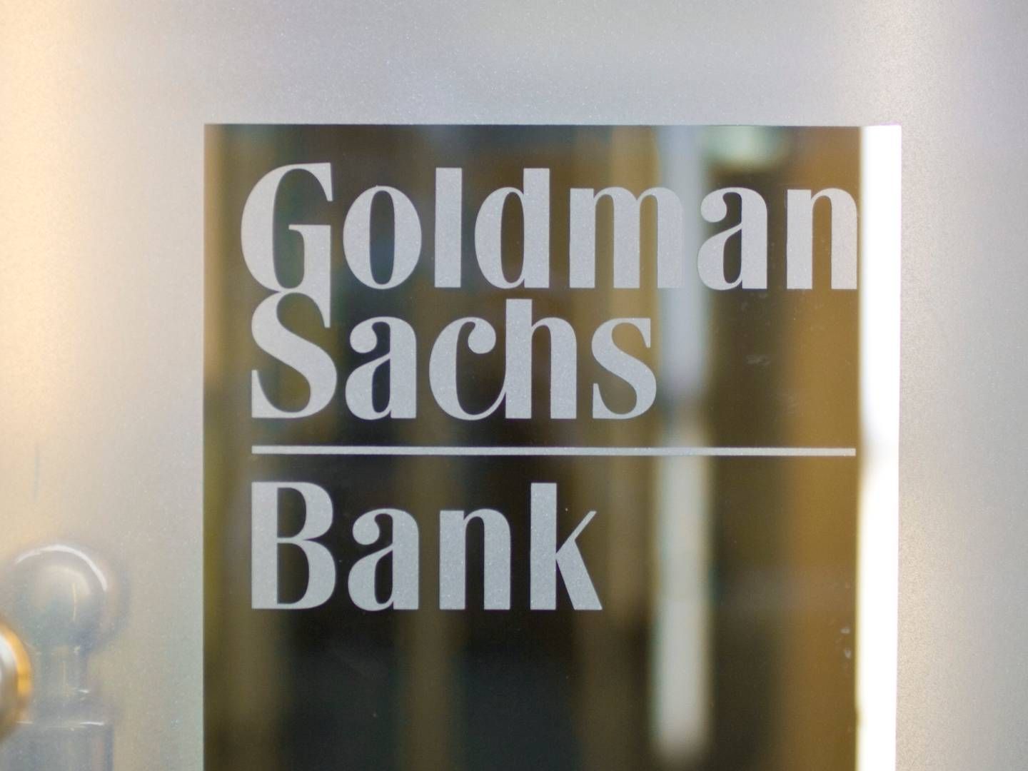 Firmenschild von Goldman Sachs in Genf | Photo: picture alliance/KEYSTONE | GAETAN BALLY