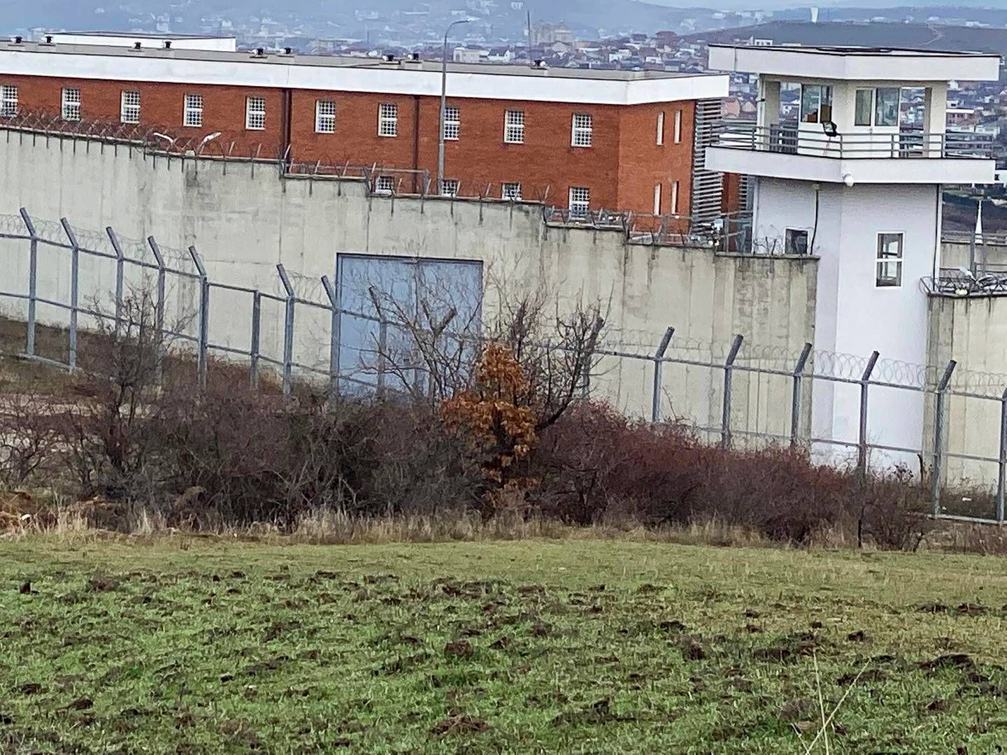 Gjilan-fængslet ligger 50 km sydøst for Kosovos hovedstad, Pristina, og råder over 300 celler. | Photo: Uncredited/AP/Ritzau Scanpix