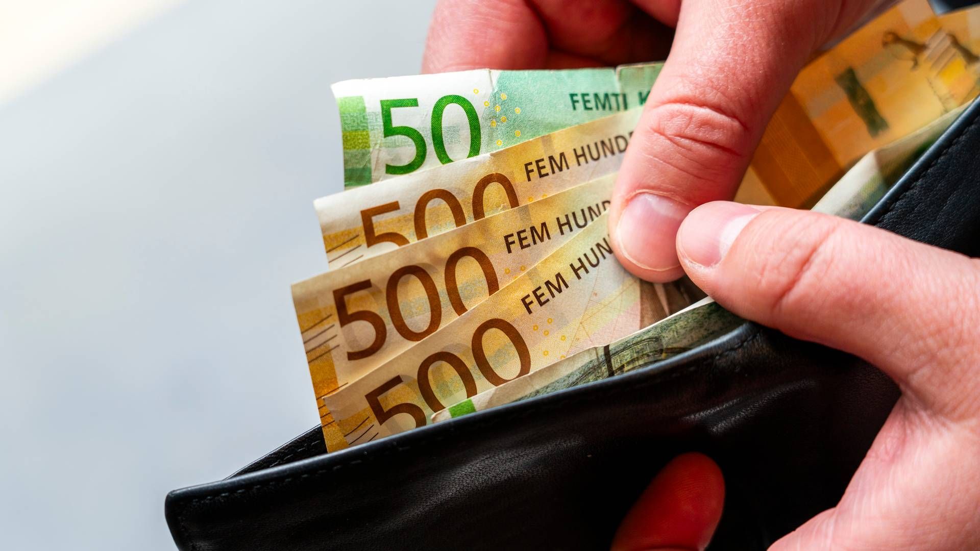 Kunder i Norge skal ha rett til å betale med kontanter. Det vedtok Stortinget torsdag. | Foto: Gorm Kallestad / NTB