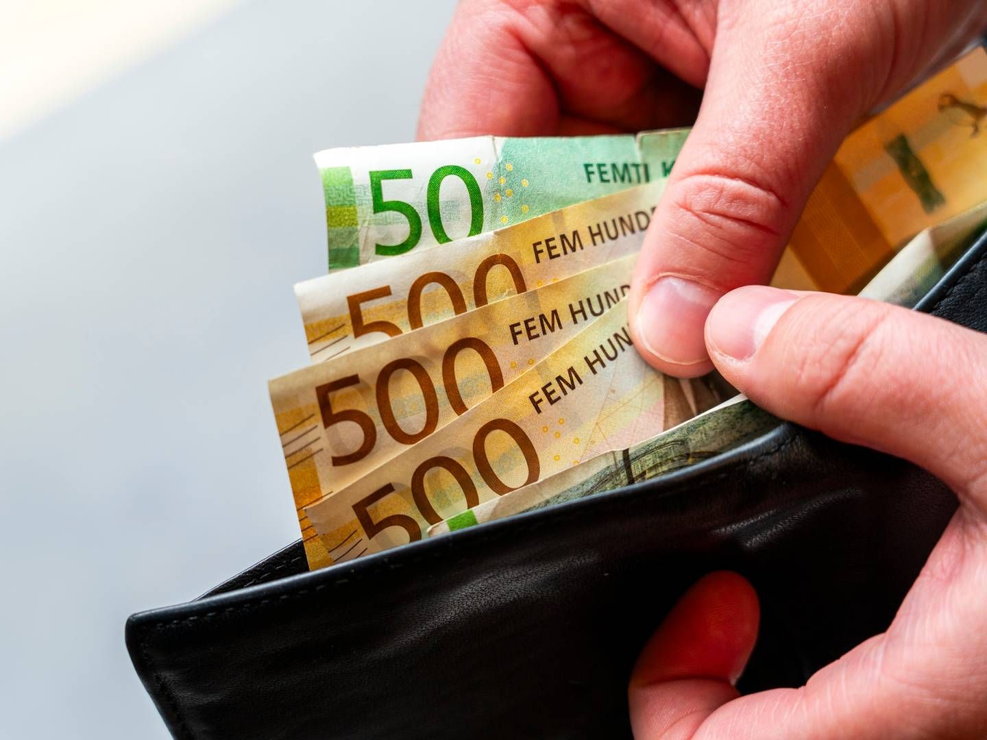 Kunder i Norge skal ha rett til å betale med kontanter. Det vedtok Stortinget torsdag. | Foto: Gorm Kallestad / NTB
