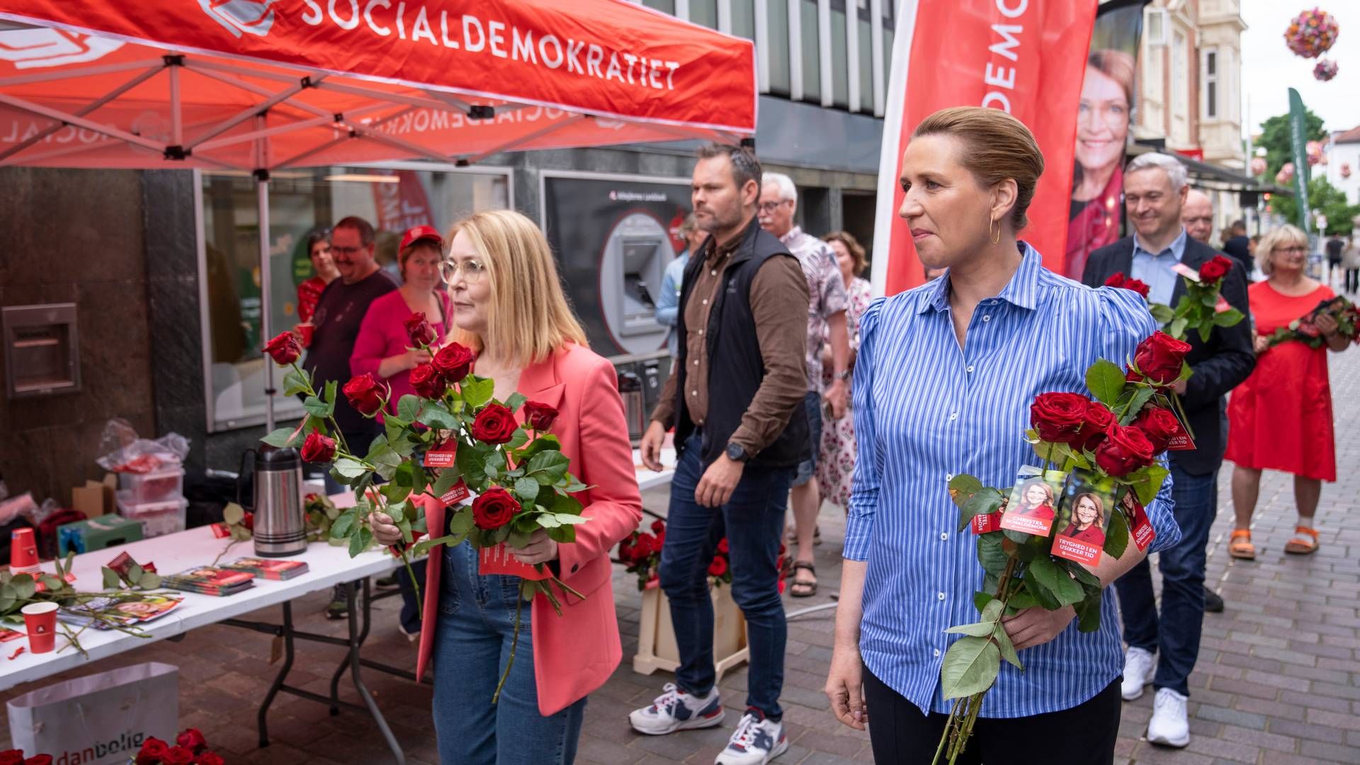 Christel Schaldemose, spidskandidat for Socialdemokratiet til valget til Europa-Parlamentet, og statsminister Mette Frederiksen. | Foto: Bo Amstrup/Ritzau Scanpix