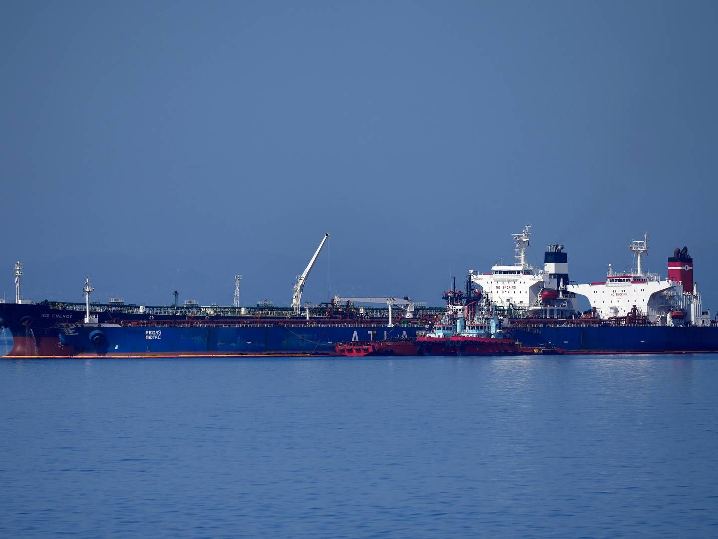 Танкер диксон. Танкер Эмбанефть. СП Диксон танкер. Нефтеналивной танкер