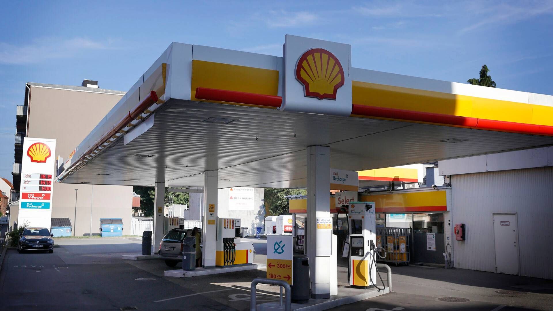 De sidste fem måneder har DCC-Energi, der driver omtrent 240 danske Shell-stationer, pakket ned og overdraget 57 tankestationer til Uno-X. | Foto: Jens Dresling/Ritzau Scanpix