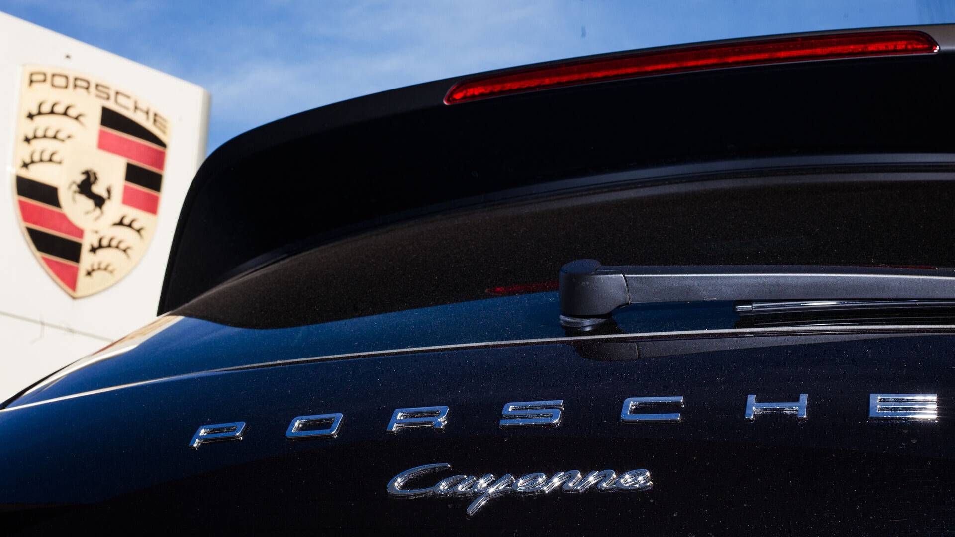 En stjålet Porsche Cayenne er på listen over aktiver, som kuratorerne i Winleasing jager. Foreløbigt tyder det på, at den "rigtige" bil muligvis kører rundt i Schweiz, fremgår det information fra kurator til konkursboets kreditorer. | Foto: Christoph Schmidt/AP/Ritzau Scanpix