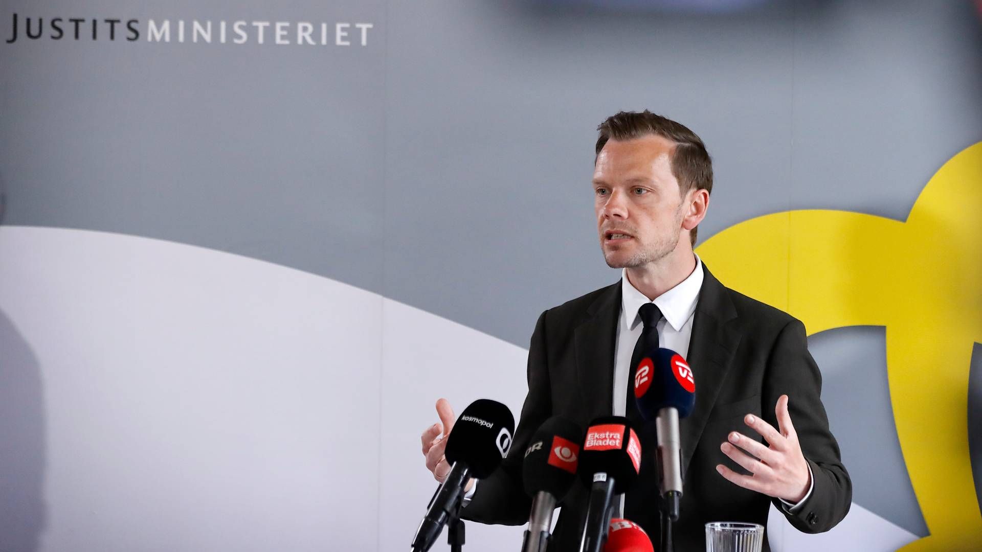 SF kræver nu svar fra justitsminister Peter Hummelgaard (S) (foto) om, hvorfor Danmark fortsat er uafklaret om at slutte sig til minimumsstraffe for sanktionsbrud. (ARKIV). | Foto: Jens Dresling