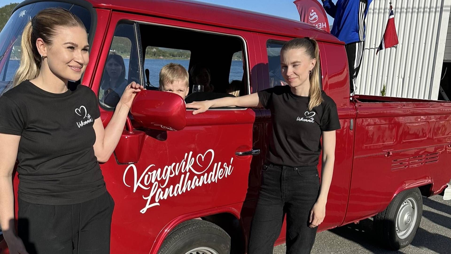 Lena Benjaminsen og Charlotte Paulsen står bak den nye butikken i Kongsvik i Troms. | Foto: Søren Solvang / Merkur