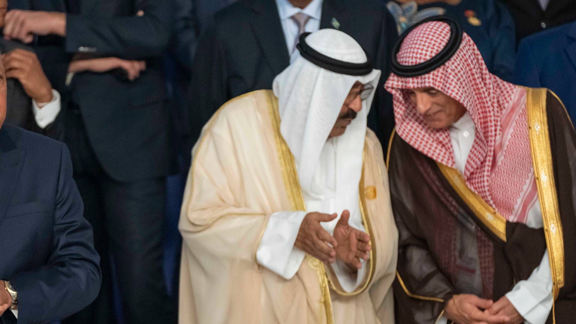 Kuwaits kronprins, Mishal Al-Ahmad Al-Jaber Al-Sabah (til venstre), og Adel al-Jubeir, Saudi Arabiens udenrigsminister (til højre), til klimakonferencen COP27. | Foto: Nariman El-Mofty/AP/Ritzau Scanpix