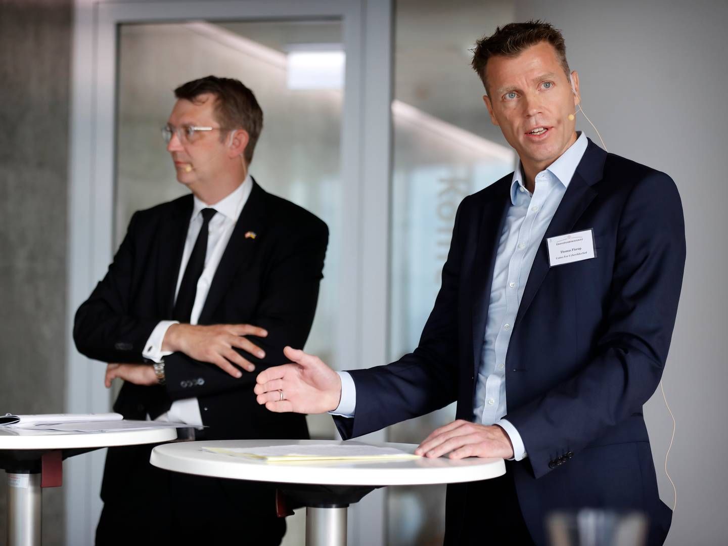 Troels Lund Poulsen (til venstre) og Thomas Flarup orienterede tirsdag om et øget trusselsniveau for destruktive cyberangreb. Fotoet er fra en anden begivenhed. | Foto: Jens Dresling/Ritzau Scanpix