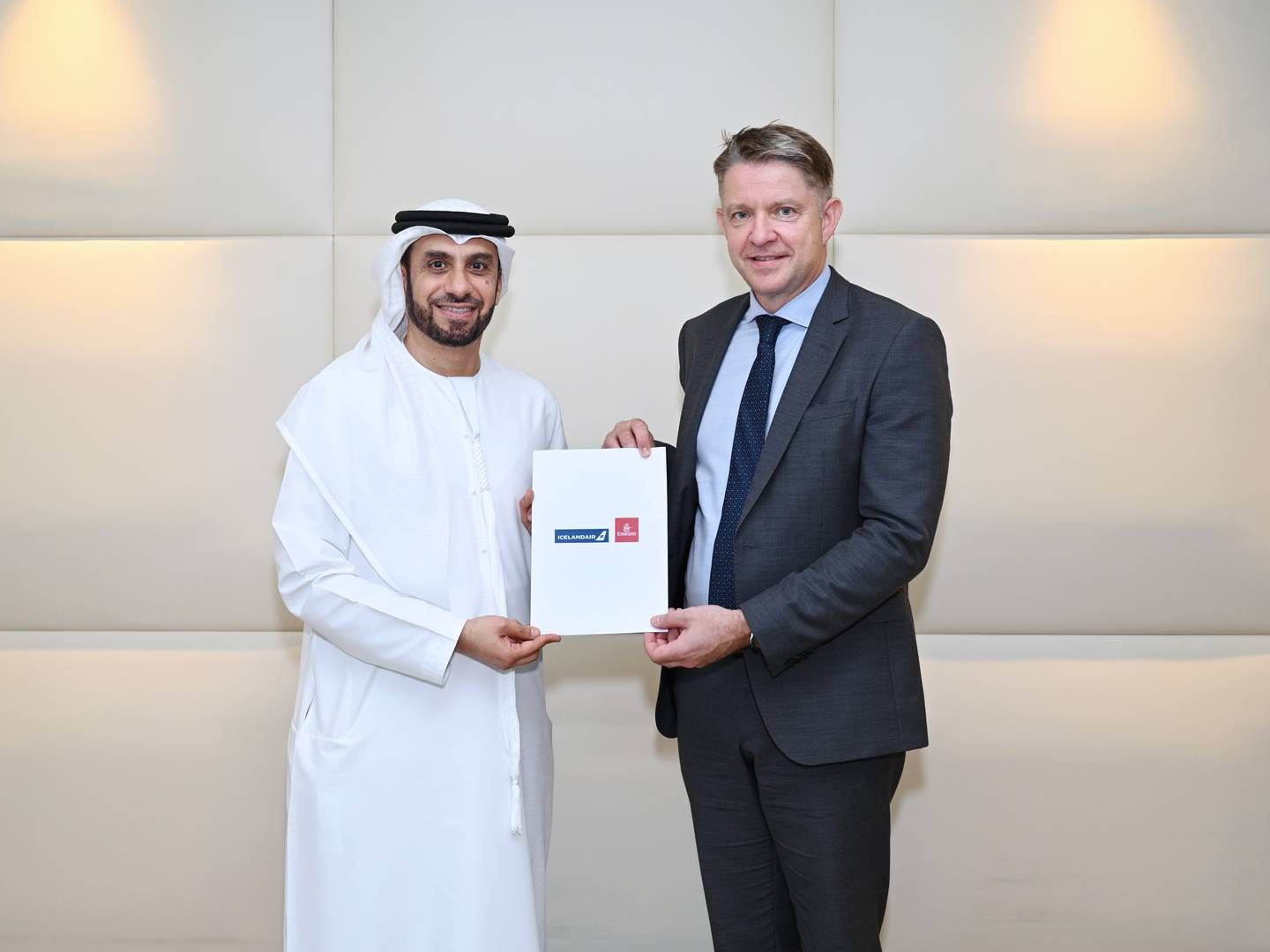 4. juni underskrev kommerciel direktør i Emirates, Adnan Kazim, og adm. direktør i Icelandair, Bogi Nils Bogason, en codeshare-aftale mellem de to flyselskaber.