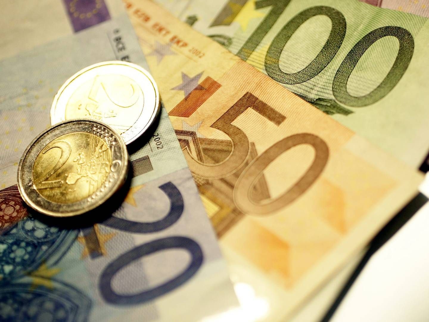 Euroen stiger torsdag morgen over for dollaren. | Foto: Thomas Borberg