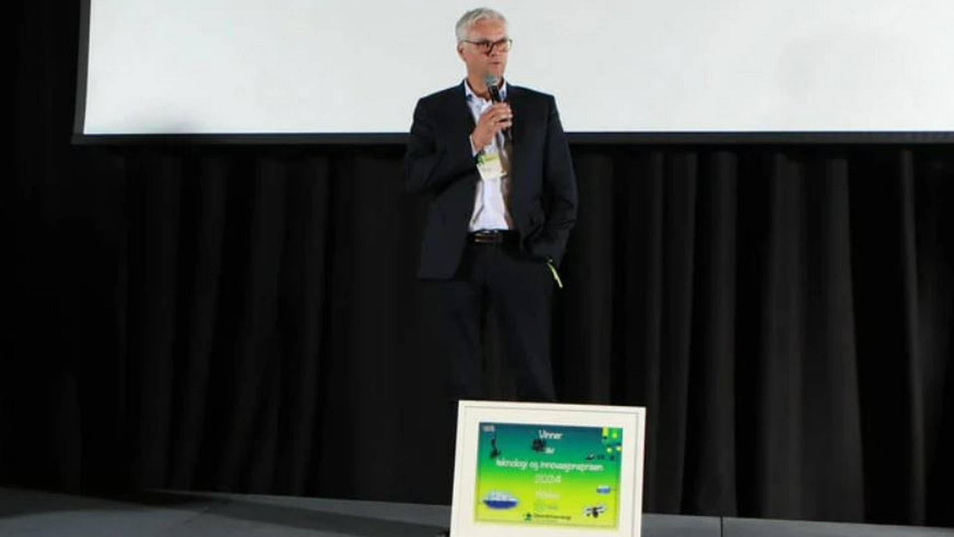 Idar Sønstabø, administrerende direktør i Dalane Energi, tok i mot prisen på Geilo. | Foto: Fredrik Kveen/Distriktsenergi