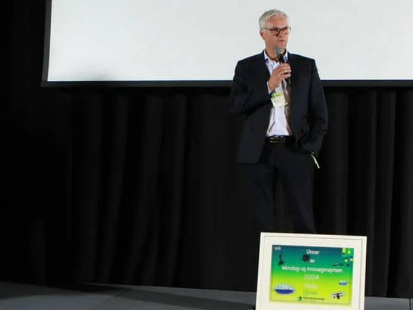Idar Sønstabø, administrerende direktør i Dalane Energi, tok i mot prisen på Geilo. | Foto: Fredrik Kveen/Distriktsenergi