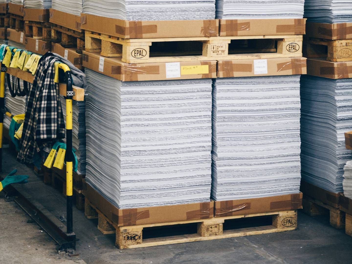 Sådan ser ark af circulose-materialet, der siden kan laves til tekstilfibre, ud. | Foto: Alexander Donka/Renewcell