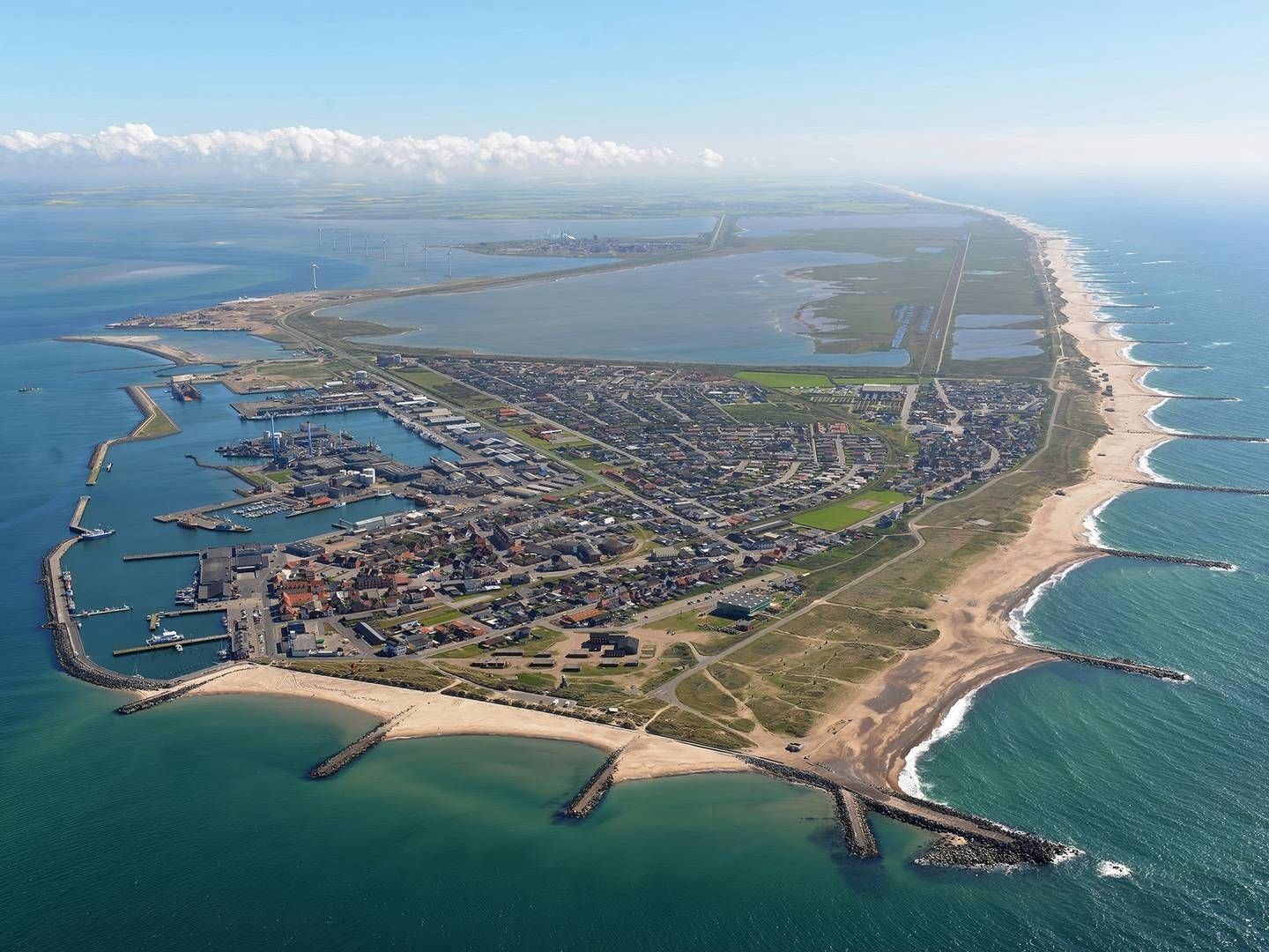 Thyborøn havn bliver et 6000 kvm byggeri rigere, når et nyt hotelkompleks og lejligheder efter planen står klar i 2027-2028. | Foto: Thyborøn Havn / Realdania